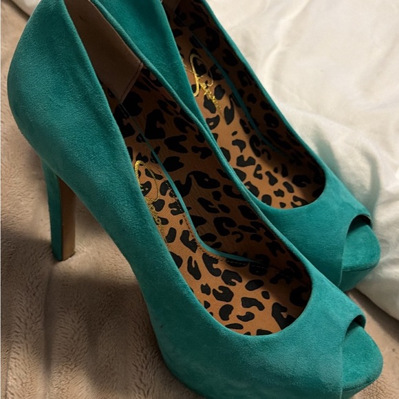 Elegant Teal Peep-Toe Heels - Picture 2 of 4
